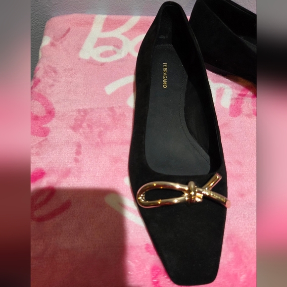 Women's Salvatore Ferragamo Gold Bow Detail Black Loafer, Size 7.5 - Picture 3 of 7